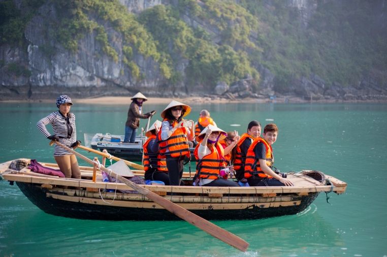 Hạ long 1 ngày thăm vịnh 6 tiếng Du Thuyền cao cấp6