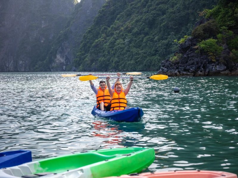 Oasis Bay Party Cruise 2 ngày 1 đêm Hạ long 5 sao2
